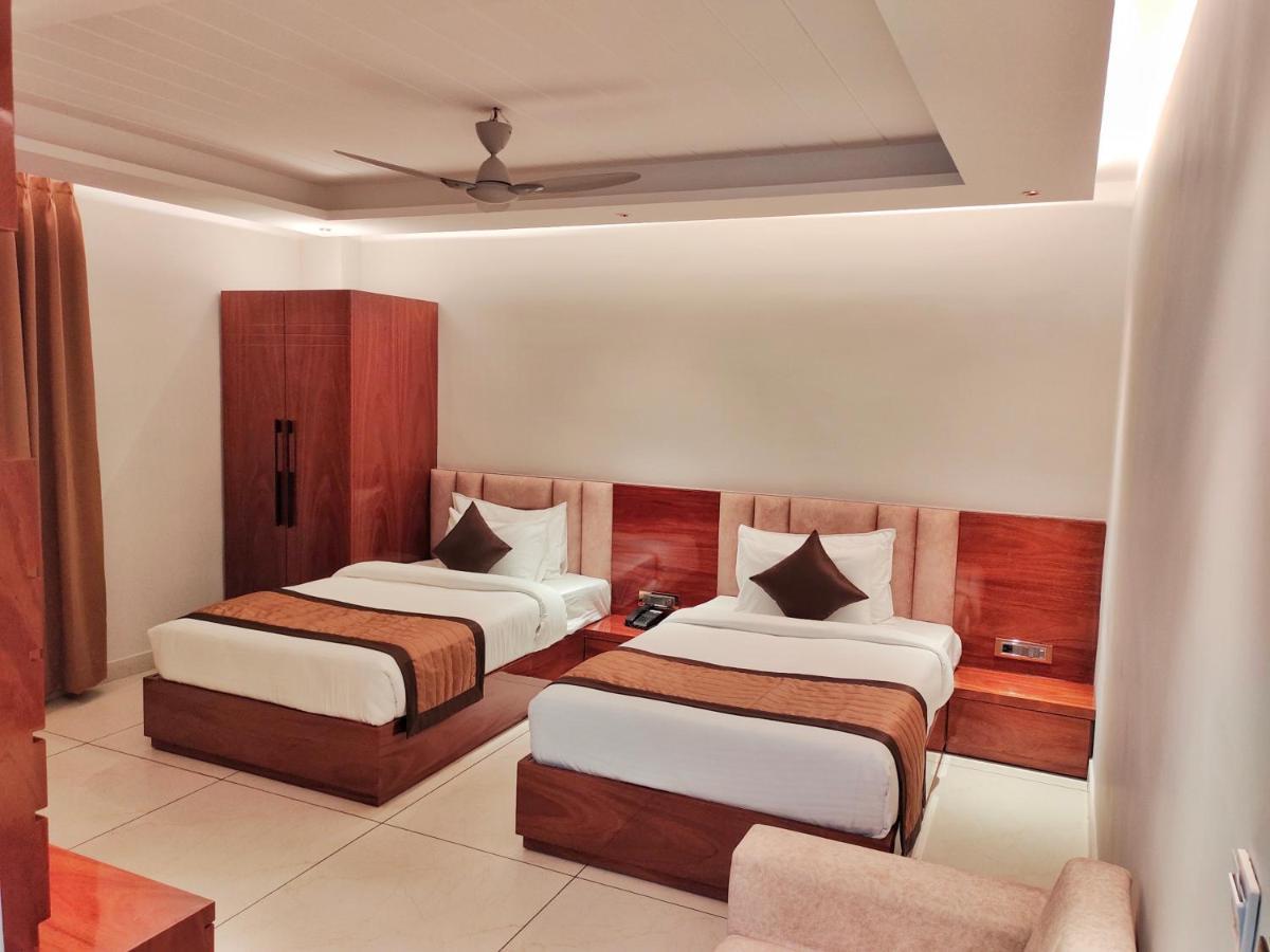 Hotel Suncity Palace 卡蒂哈尔 外观 照片