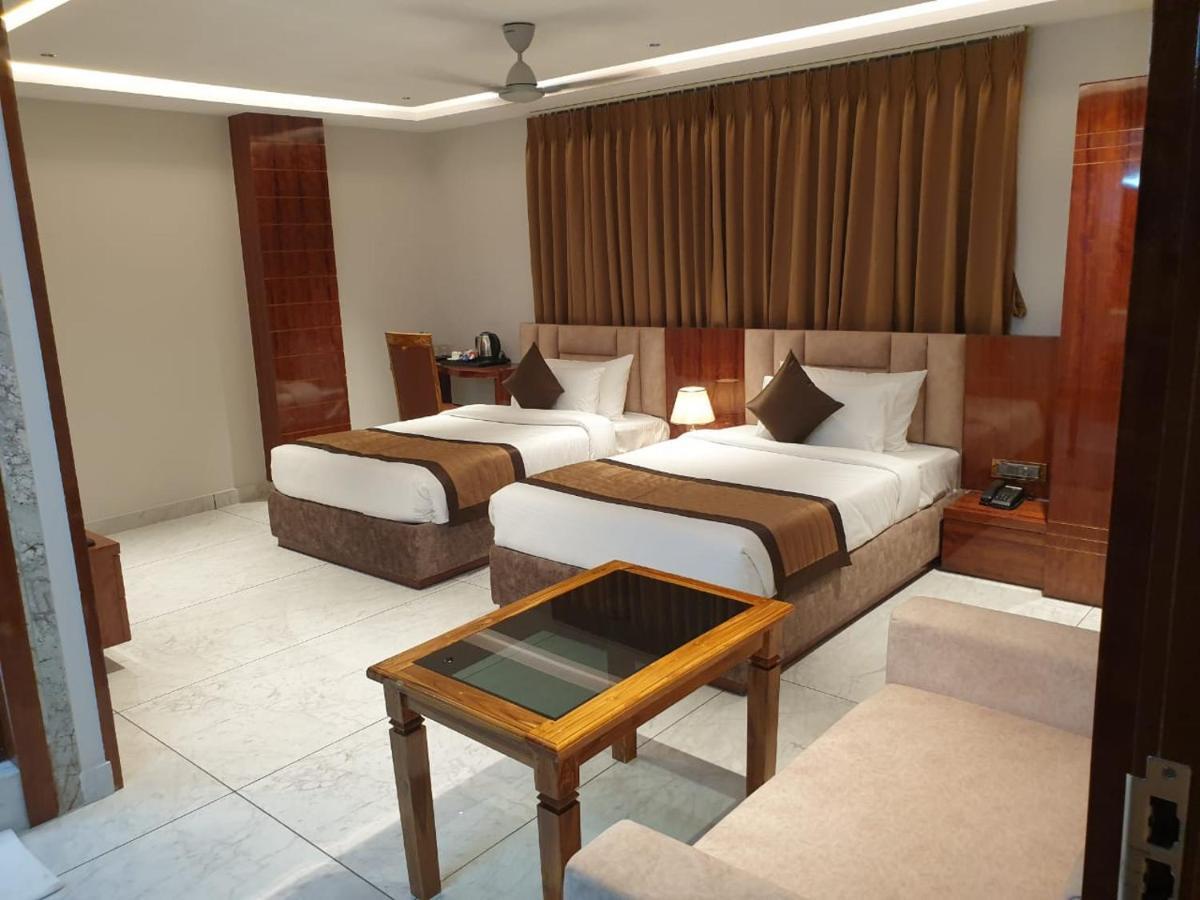 Hotel Suncity Palace 卡蒂哈尔 外观 照片
