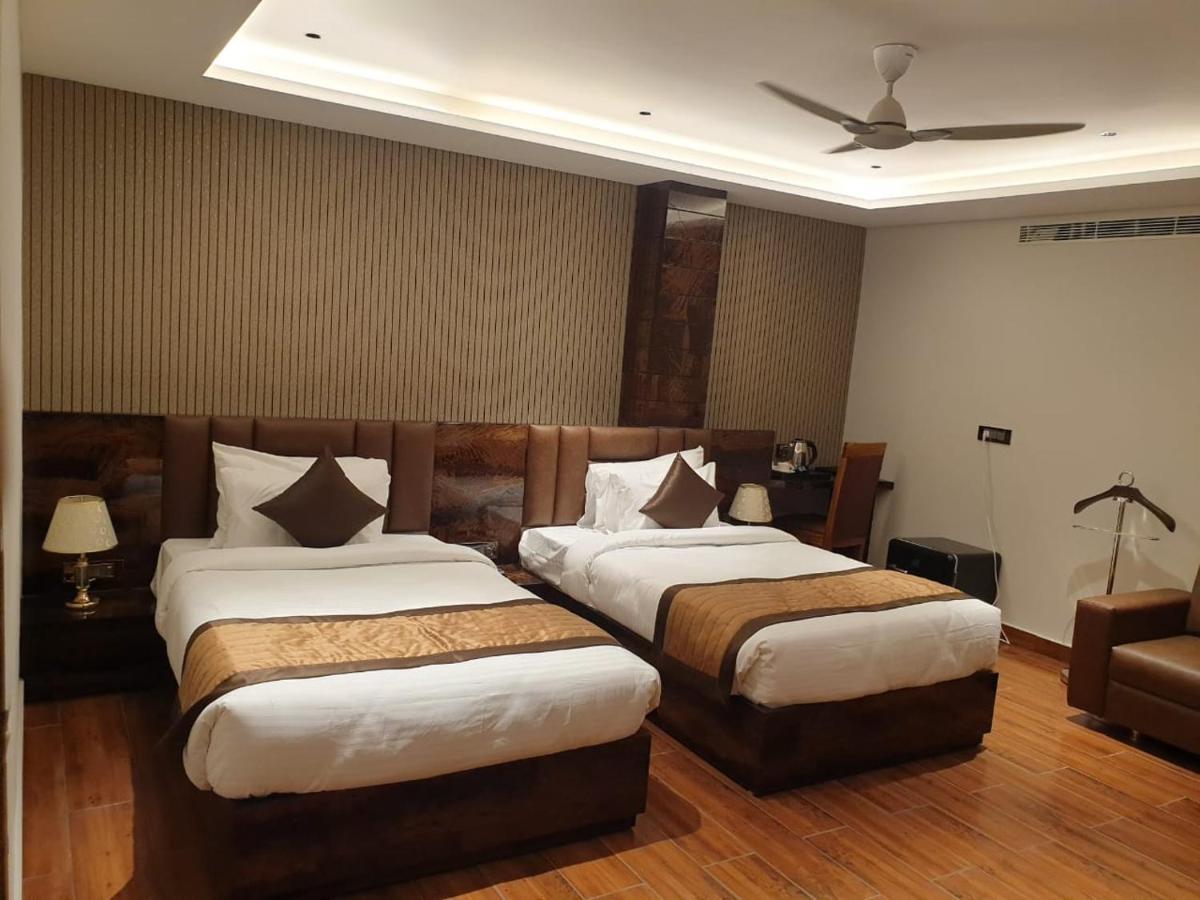 Hotel Suncity Palace 卡蒂哈尔 外观 照片