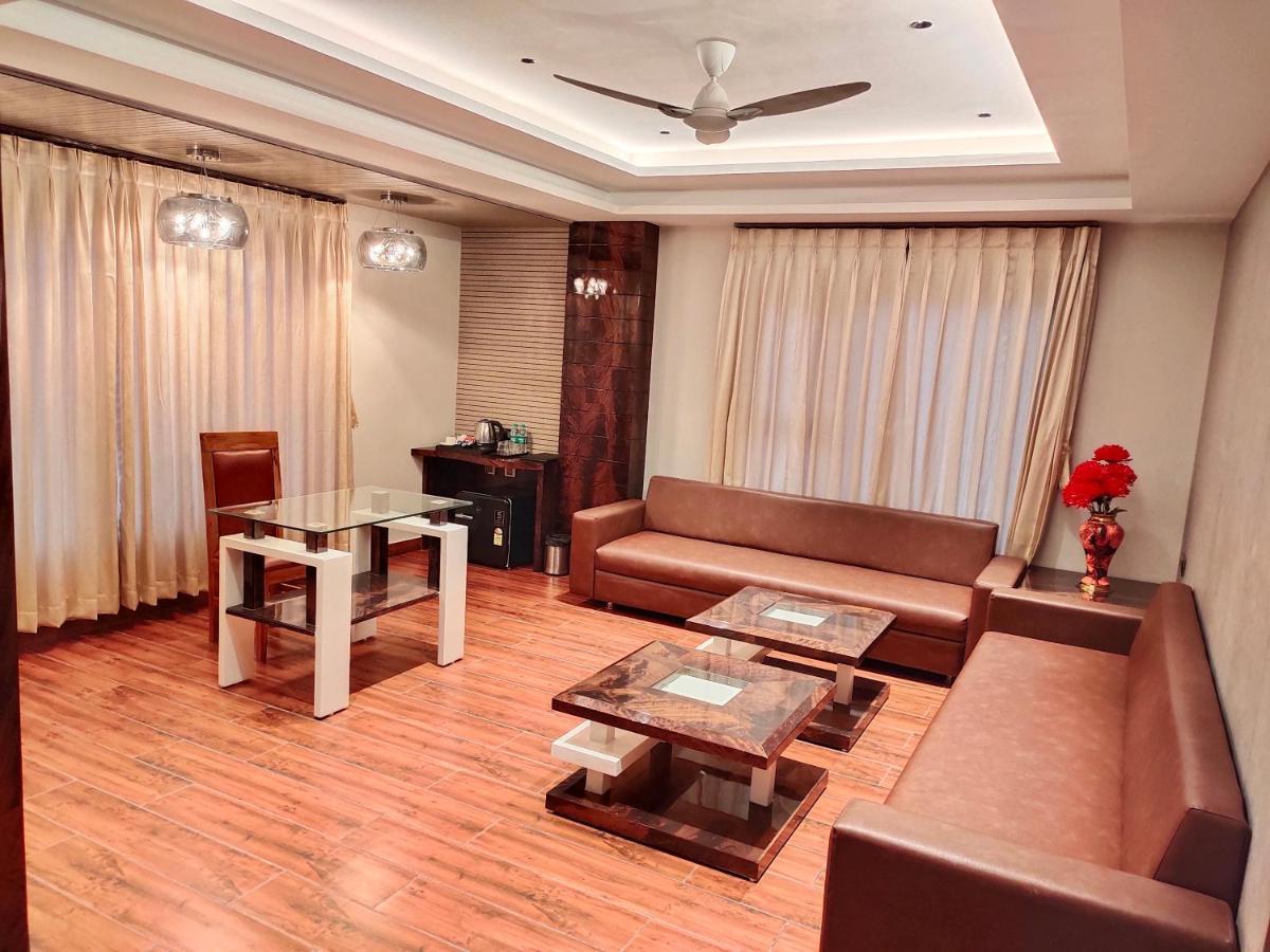 Hotel Suncity Palace 卡蒂哈尔 外观 照片