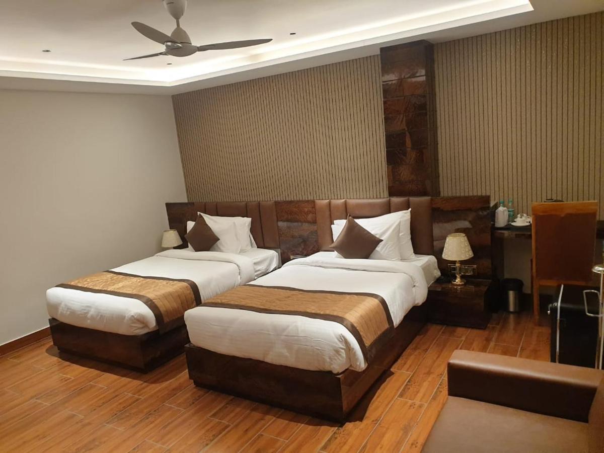 Hotel Suncity Palace 卡蒂哈尔 外观 照片