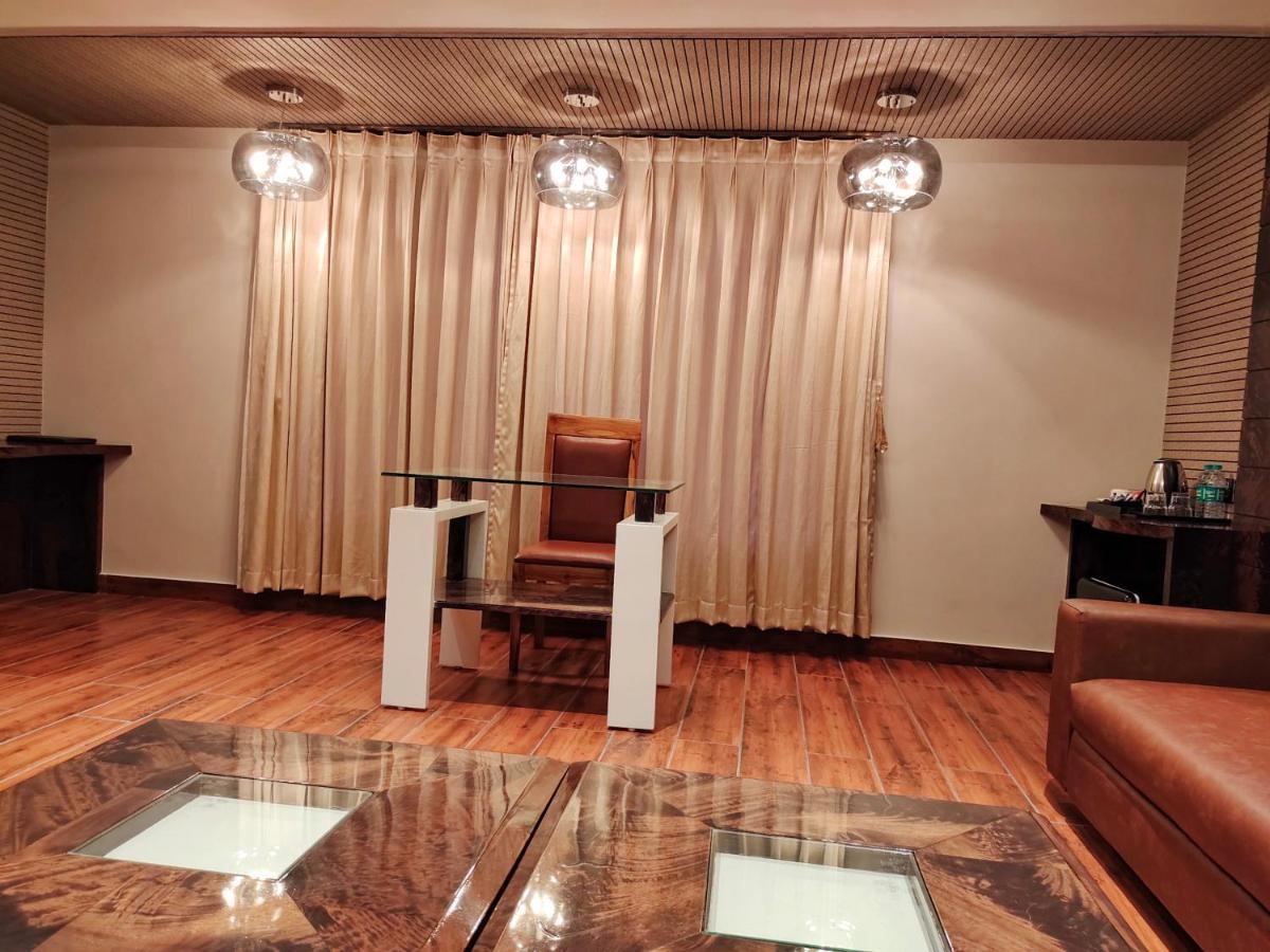 Hotel Suncity Palace 卡蒂哈尔 外观 照片