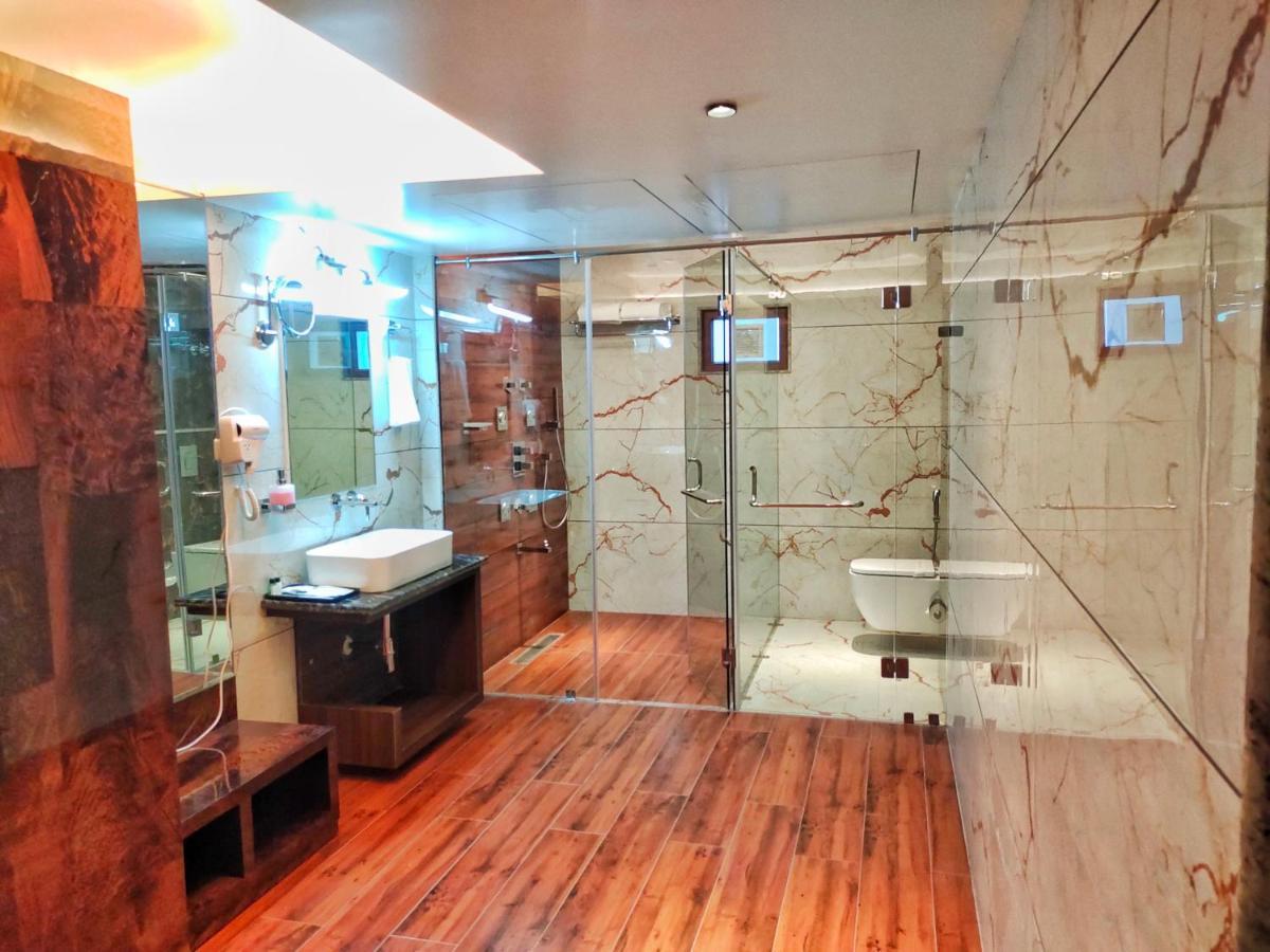 Hotel Suncity Palace 卡蒂哈尔 外观 照片