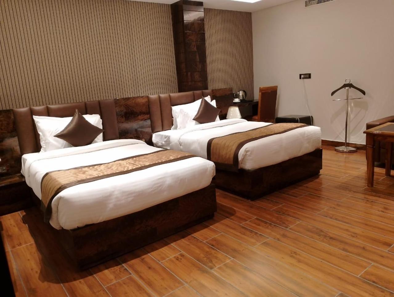 Hotel Suncity Palace 卡蒂哈尔 外观 照片