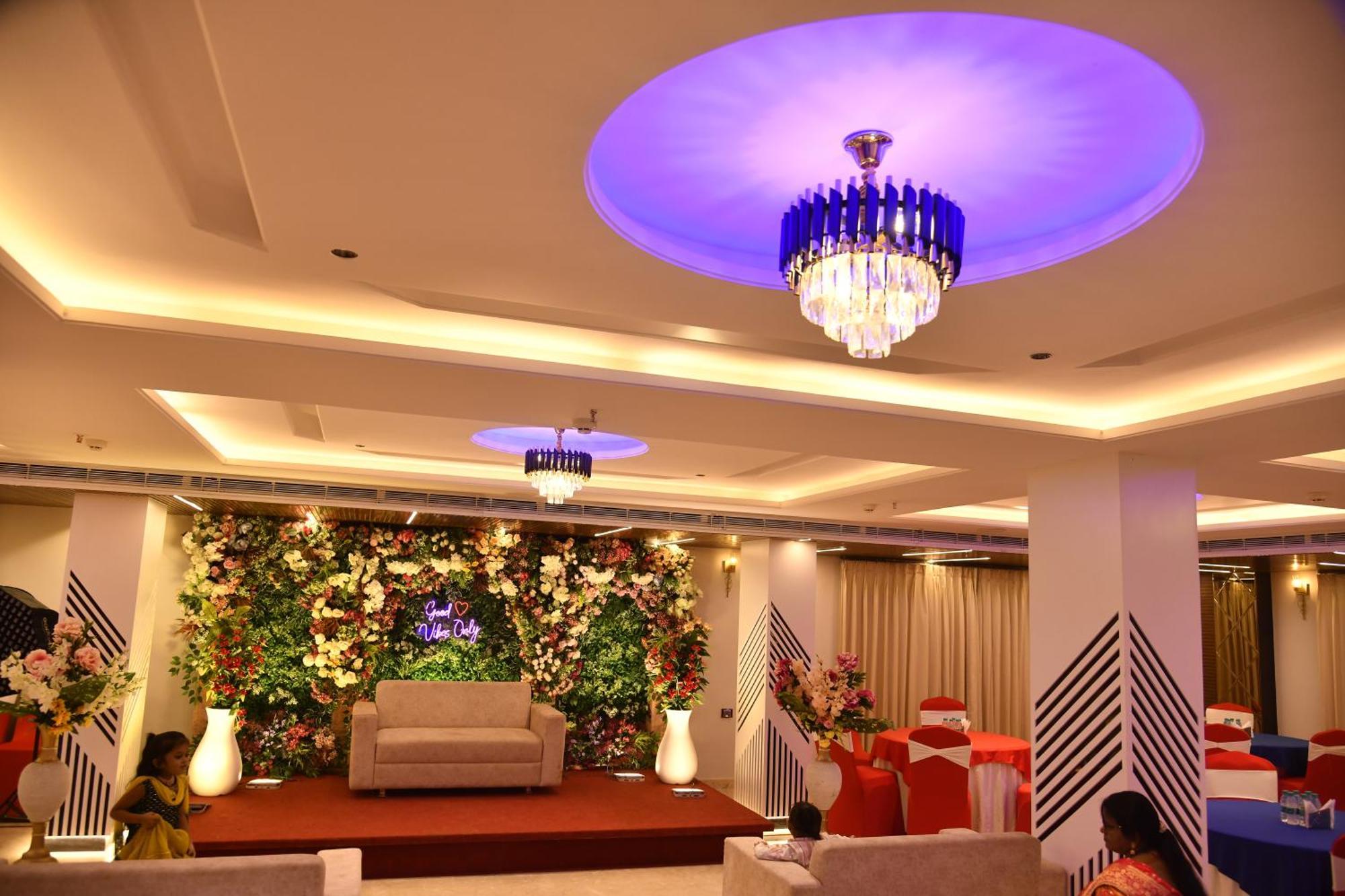 Hotel Suncity Palace 卡蒂哈尔 外观 照片
