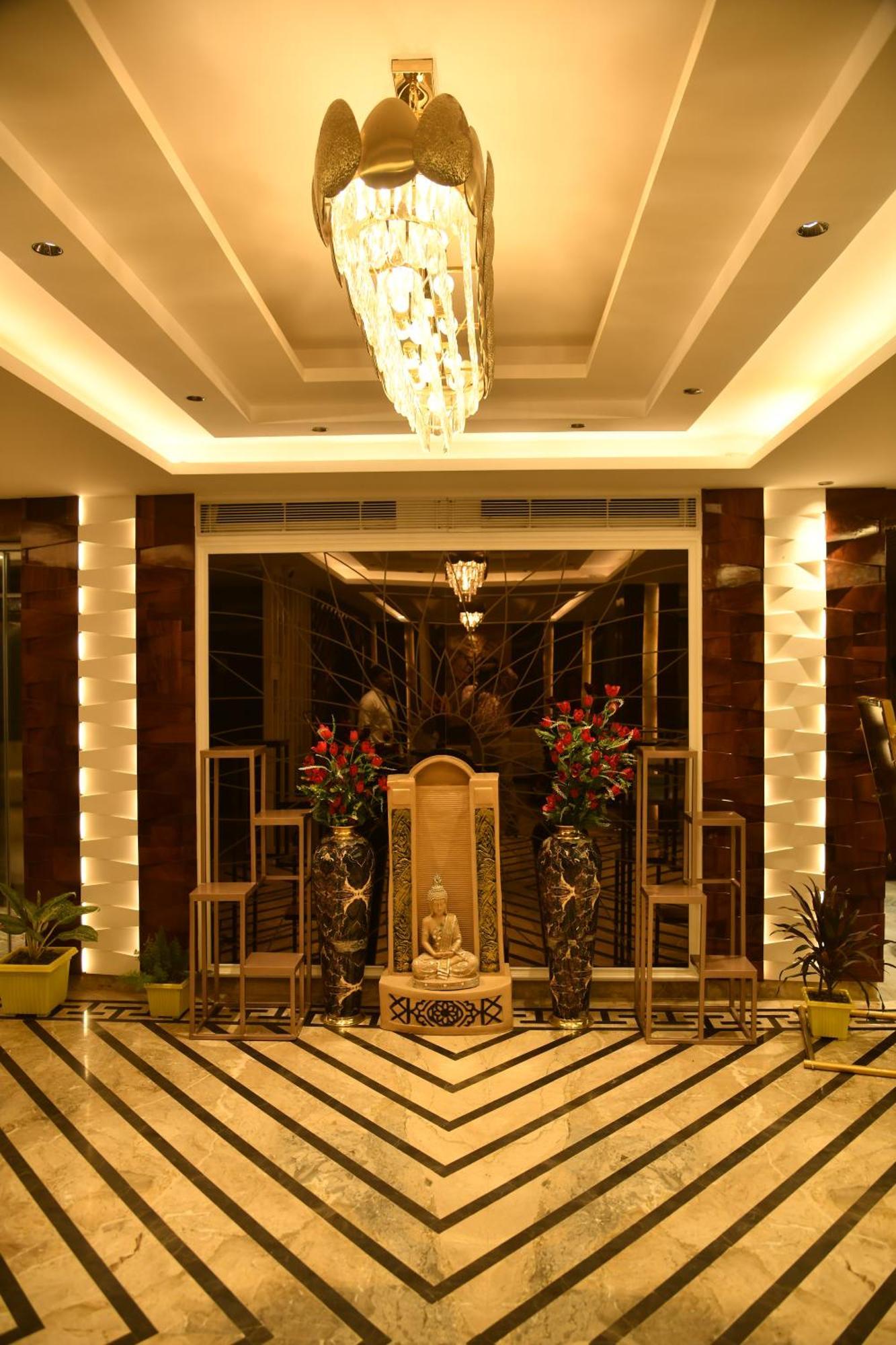 Hotel Suncity Palace 卡蒂哈尔 外观 照片