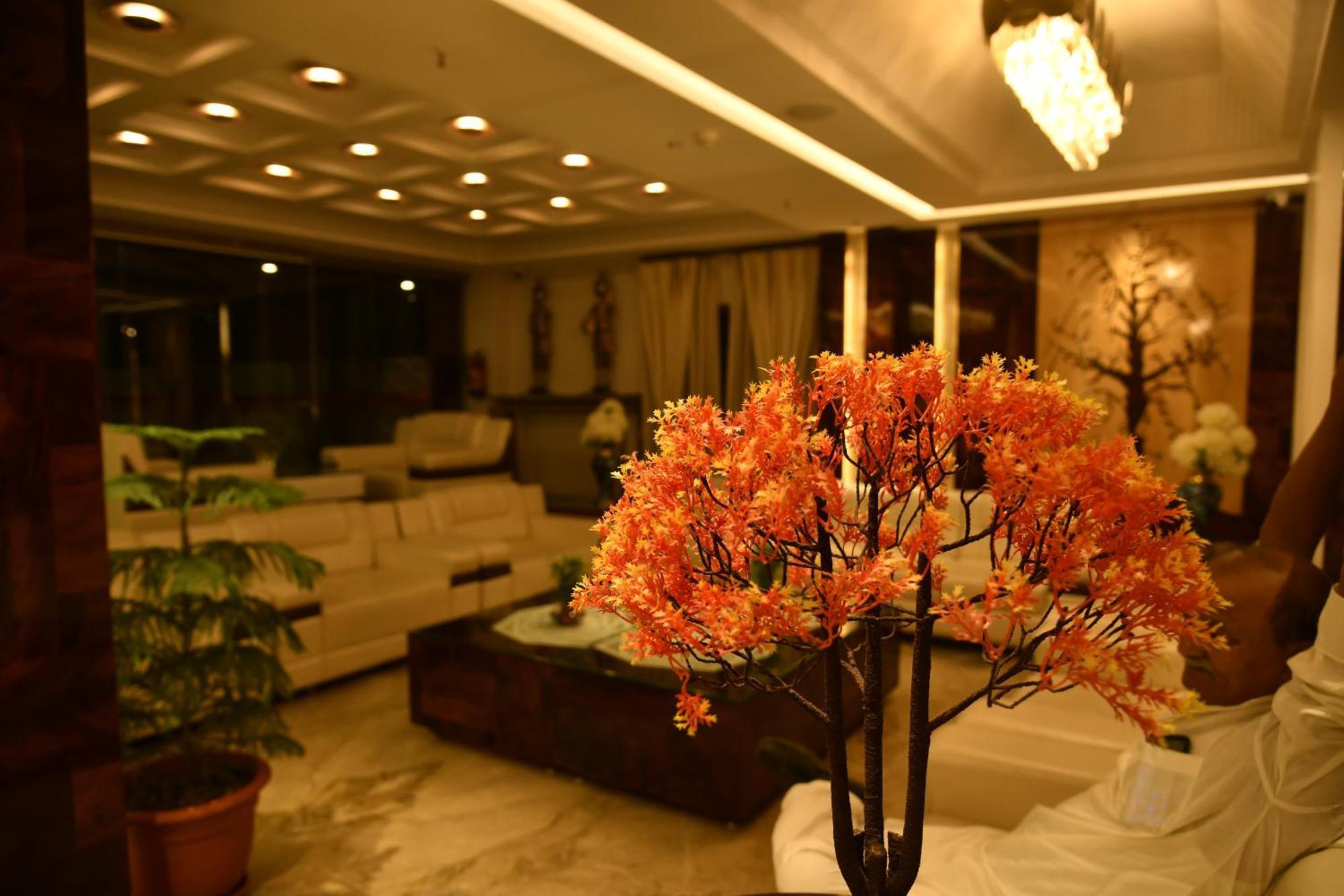 Hotel Suncity Palace 卡蒂哈尔 外观 照片